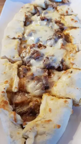 Pide mit Dönerfleisch und Käse