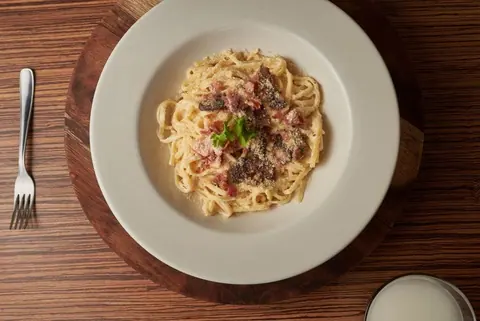 Spaghetti Carbonara in heller Sahnesauce