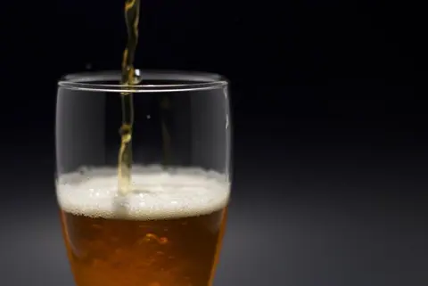 Frisch gezapftes Bier im Glas