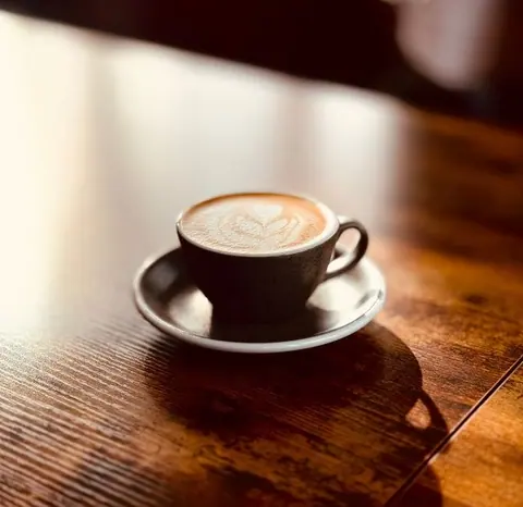 Cappuccino mit Milchschaum-Herz