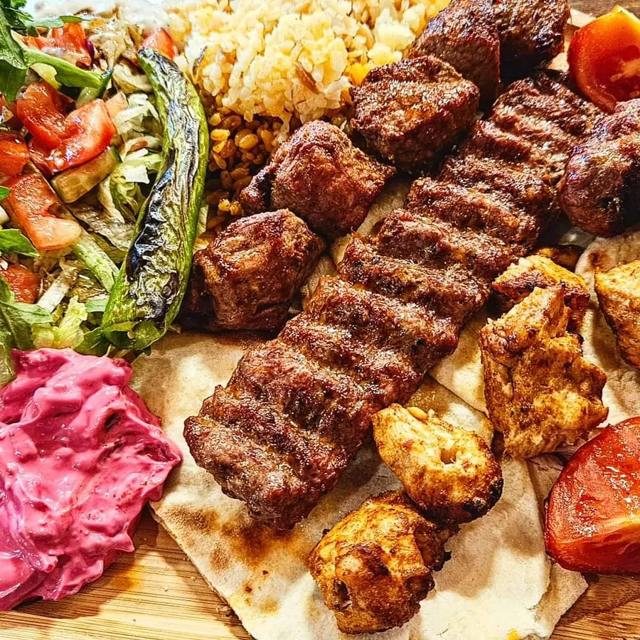 Mix Grill mit Adana, Hähnchen und Lamm